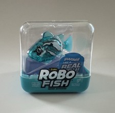 NIP Zuru Robo Alive Robo Fish Light Blue Water Activated Swims Changes Color
