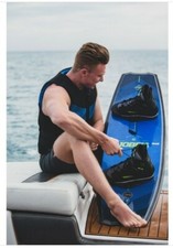 Jobe Logo WAKEBOARD 138 & Maze Bindings Package