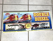 Vtg Model Power Double Diesel Electromotive Powered & Unpowered Train #301 #330