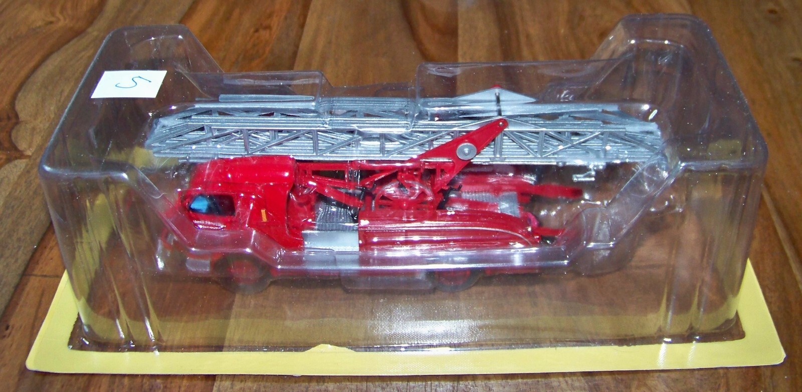 Camion pompier Gugumus échelle 24m Renault pour compléter une collection de véhicules miniatures