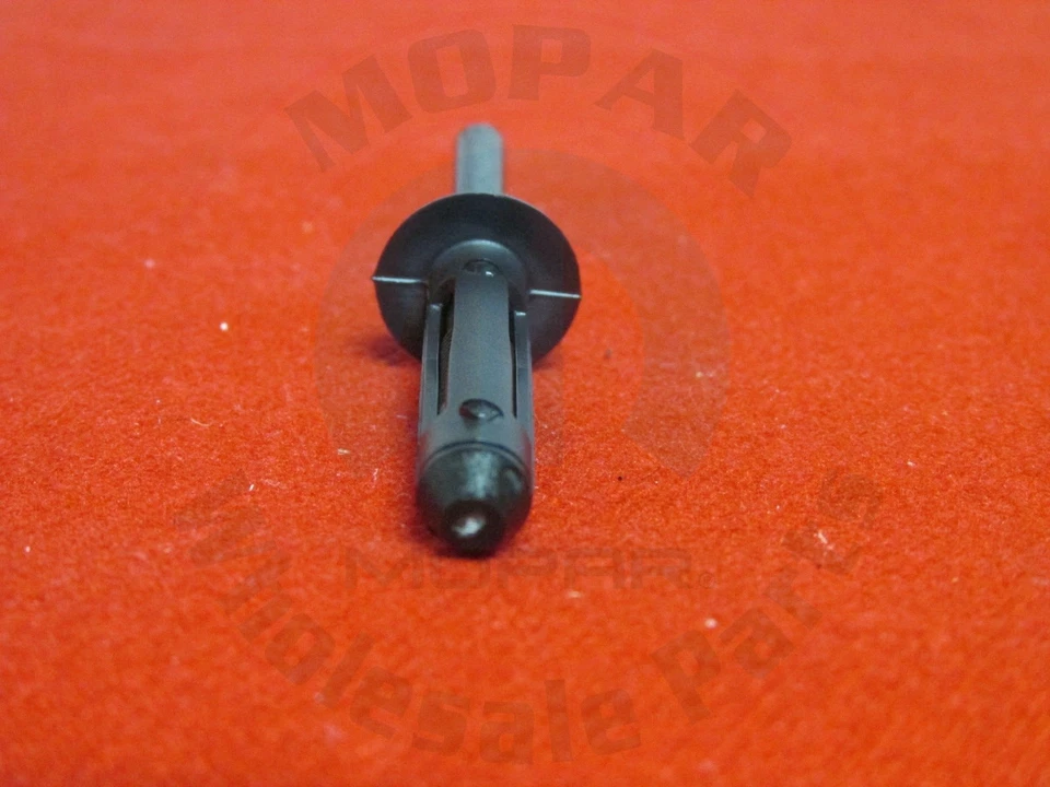 Juego de 12 remaches protector contra salpicaduras para casa de ruedas Jeep Dodge NUEVO OEM MOPAR Foto 3 de 4