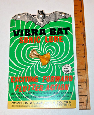 Vintage Vibra Bat Sonic Lure on Display Card Harrison Industries Inc Newark, NJ