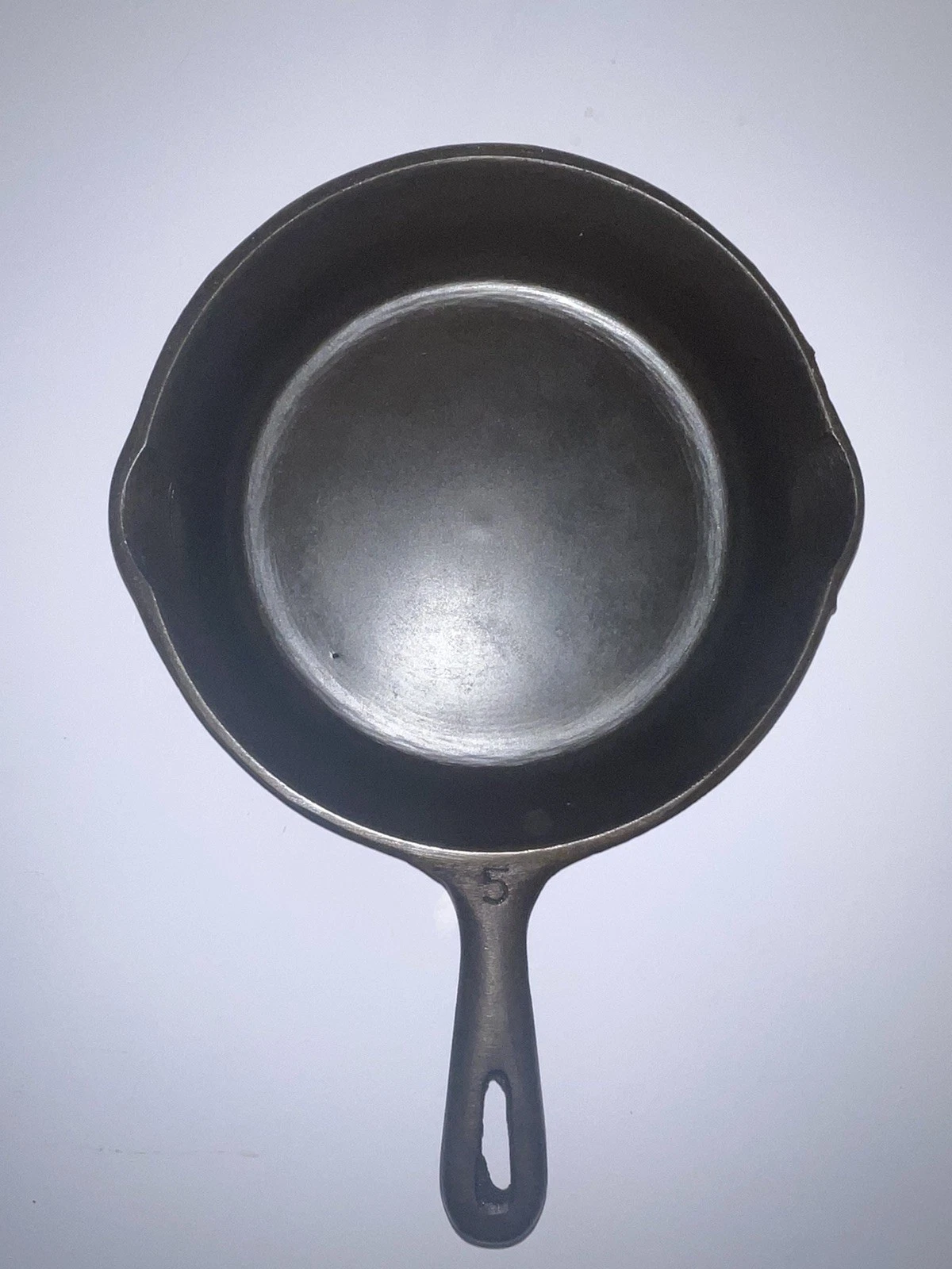 Vtg Unmarked Wagner Cast Iron No. 5 - 8 inch Skillet - RESTORED Made In USA
Opens in a new window or