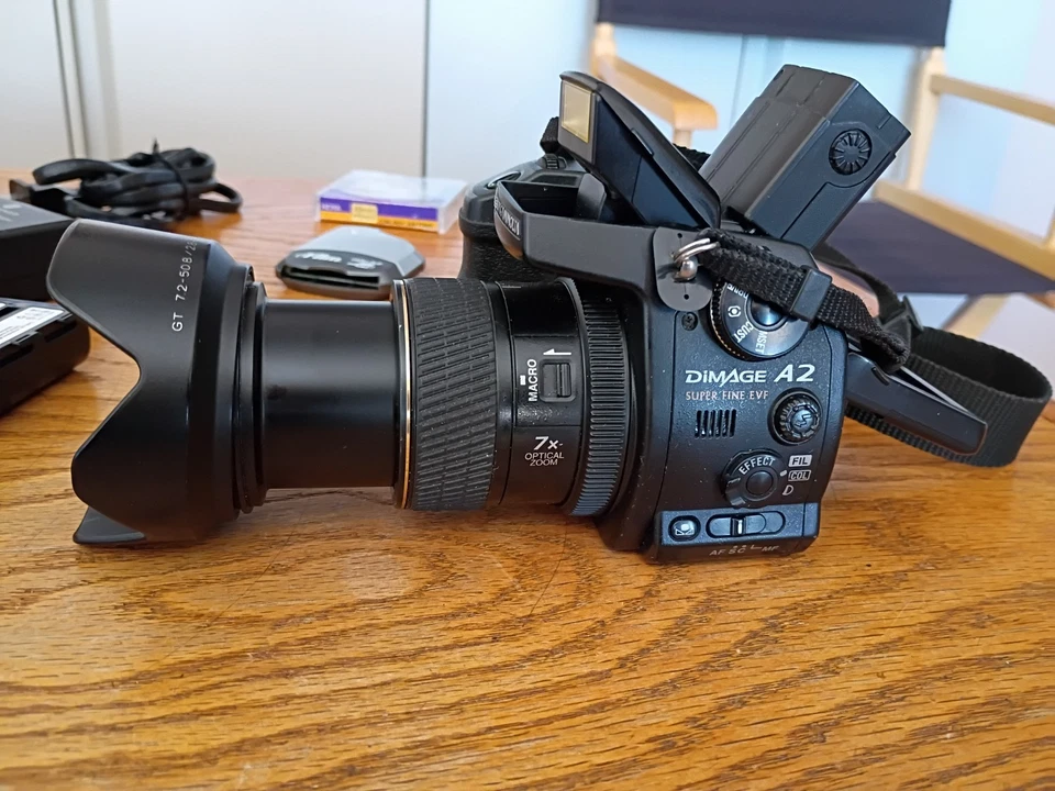 Konica Minolta DiMAGE A2 8MP Digital Camera 7x 2GB SD 3 Batteries Charger Tested - Image 2 of 4