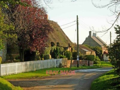 PHOTO  CALDECOTE A SMALL HAMLET OF COTTAGES SOME THATCHED ON THE NARROW LANE BET