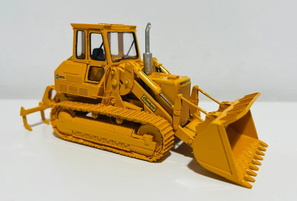 Resin 1/50 CAT 977L Trackloader  - Custom Built by Fankit Models - Image 3 of 4