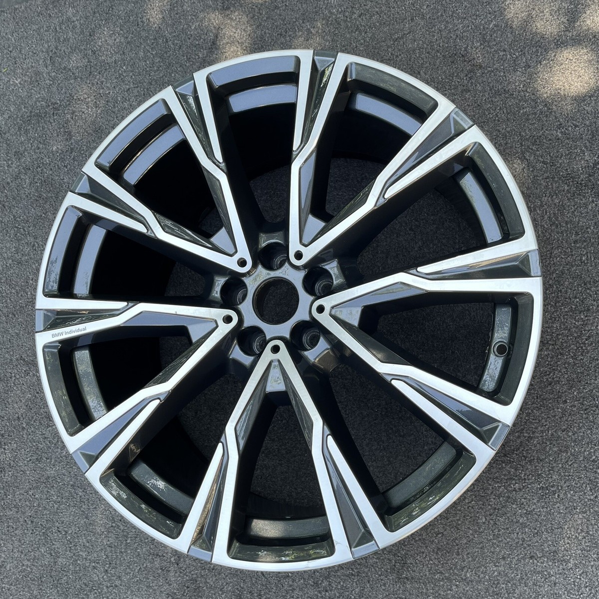 SINGLE 22 INCH WHEEL BMW X7 REAR 2019-2022 GENUINE OEM CHARCOAL
