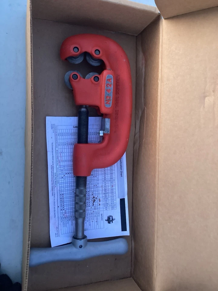 RIDGID 32870 42-A Heavy-Duty 4-Wheel Pipe Cutter - Image 2 of 3