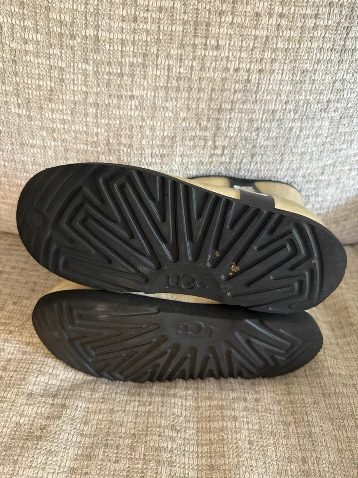 Ugg Girls Classic Clear Mini 2 Size 4 Boots White Black Ankle Outdoor Winter - Image 4 of 4