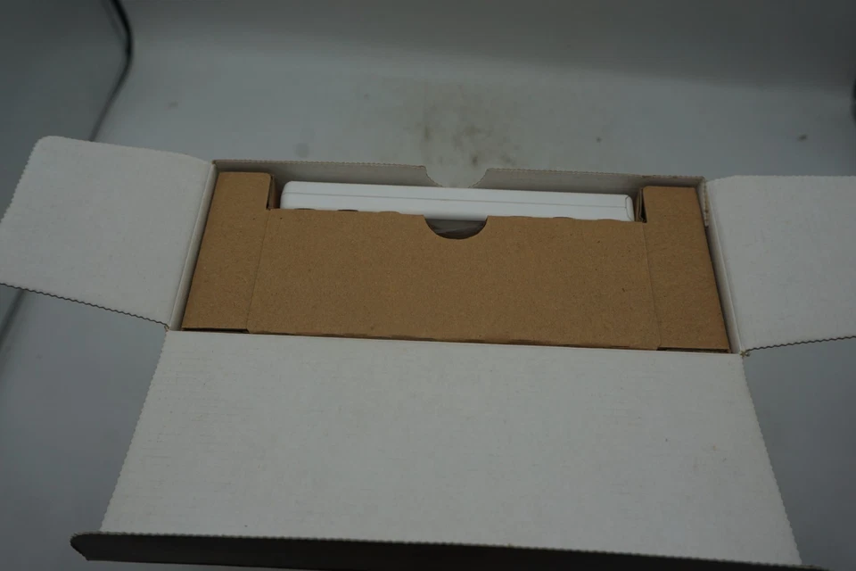 Club Nintendo Mario Kart Steering Whell And WII Game - Brand New Boxed - 23I - Image 3 of 4