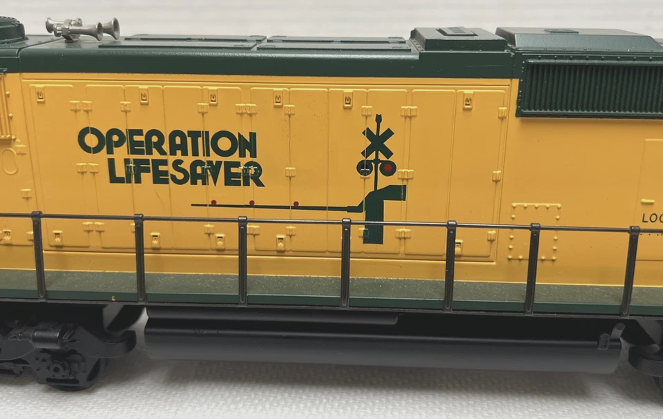 MTH MT-2047LP CHICAGO NORTHWESTERN #8061 EMD SD60M DIESEL W/PROTO-SOUND. NO BOX. - Image 3 of 4