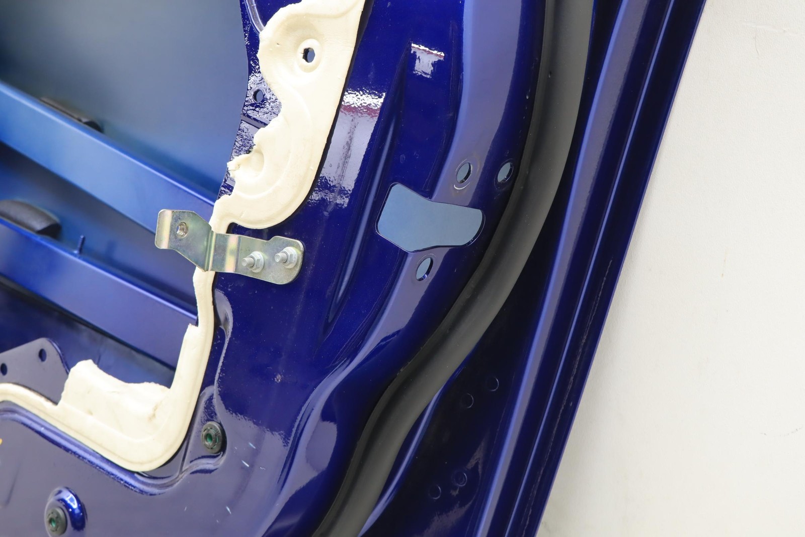 Maserati Ghibli 2014-2024 Front Right Door framework Blue P/N 673007995