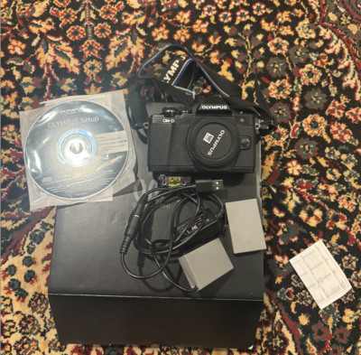 NEAR MINT olympus om-d e-m10 mark ii body (READ DESCRIPTION)