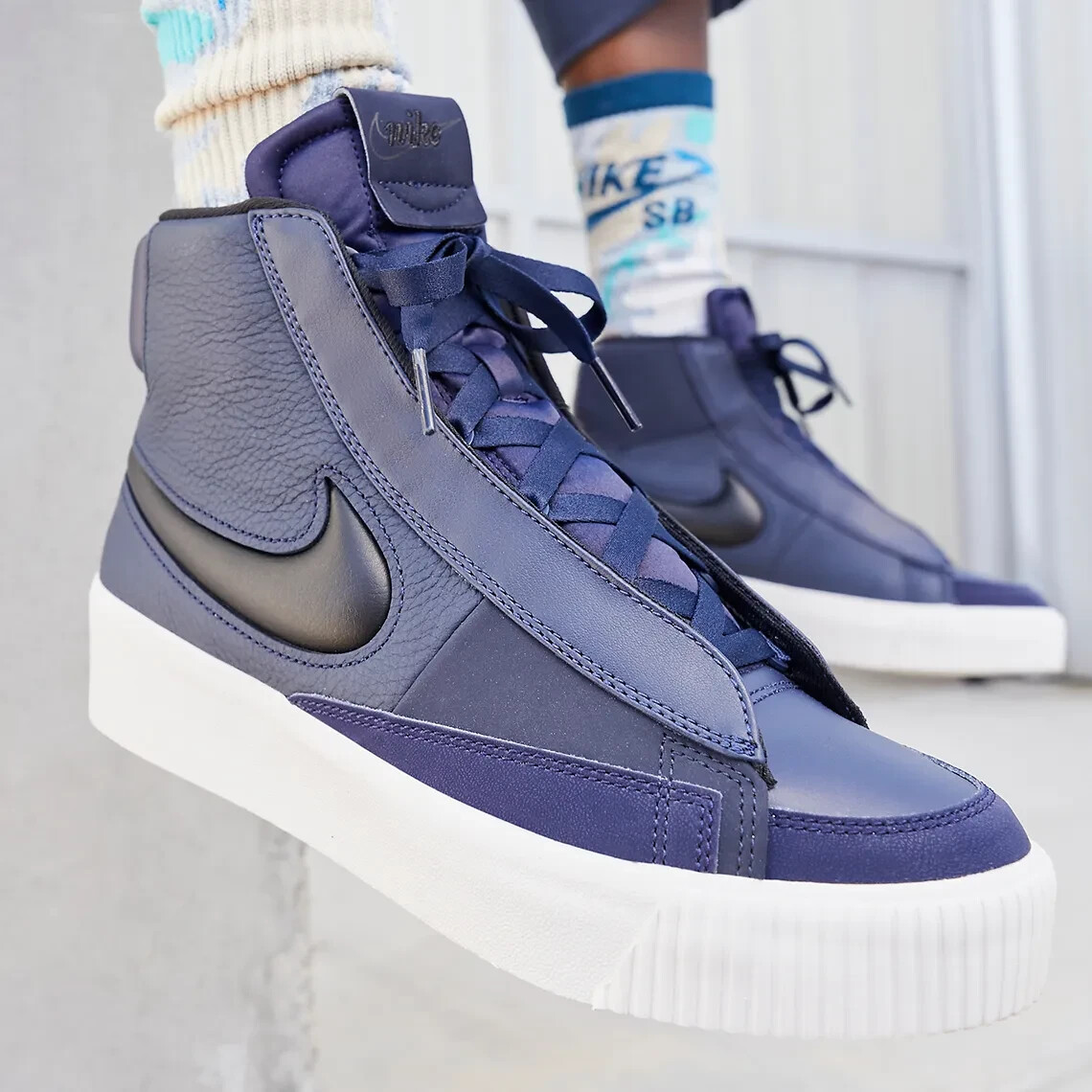 Nike Blazer Mid Victory Obsidian (Women's) size 8.5 US Nike Blazer Mid Victory Obsidian (Women's) size 8.5 US