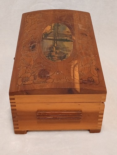 Vintage Carved Wood Box Jewelry Trinkets Stash Box (No Key) - Picture 7 of 10