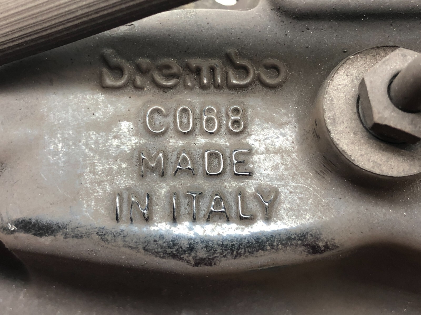 2014-2020 MASERATI GHIBLI LEFT DRIVER REAR BRAKE CALIPER BREMBO W/ PADS OEM.