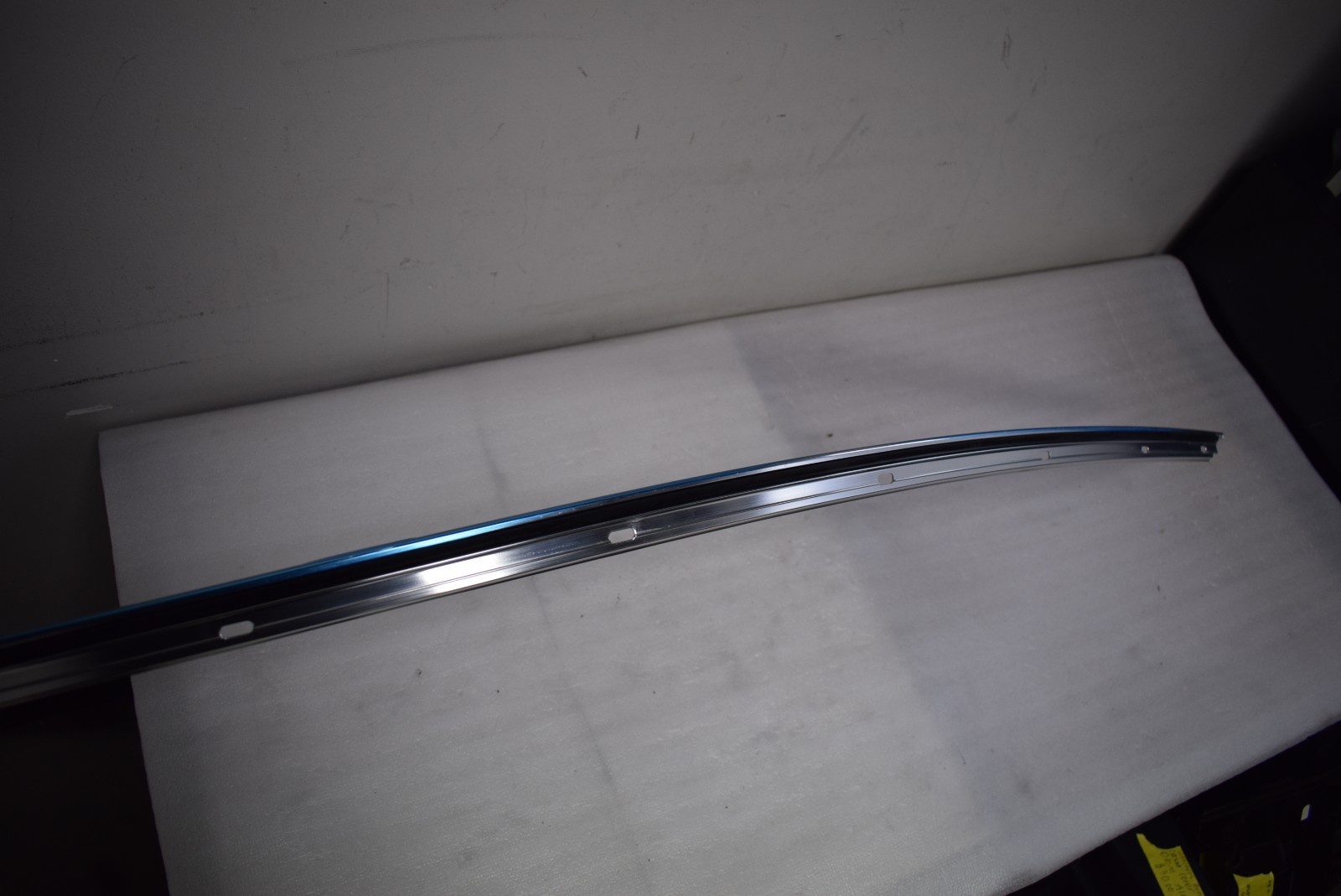 2017 MASERATI LEVANTE LEFT SIDE PROFILE MOLDING 