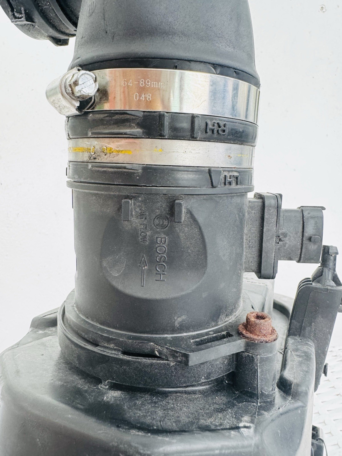 Maserati Ghibli RH Air Box + Bosch MAF Sensor OEM 2014–2020