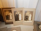 LOT OF 21 VINTAGE PHOTOGRAPHS BLACK AND WHITE IN CARDBOARD FOLDERS FRAMES — photo 4