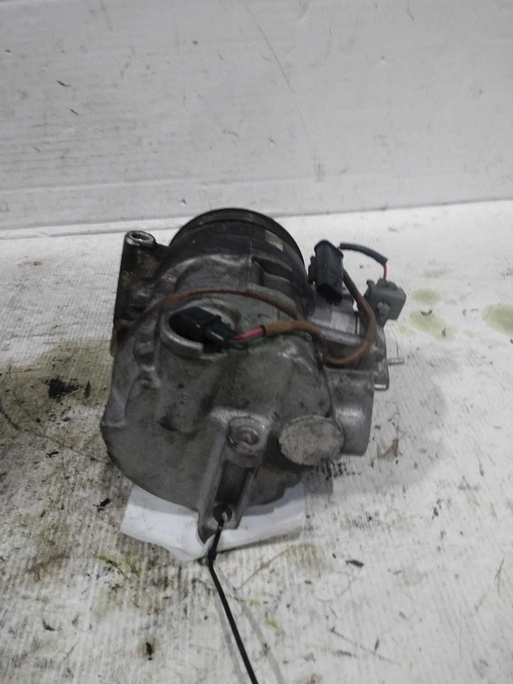 Compresor de aire acondicionado usado se adapta a: 2016 Mercedes-benz Mercedes e-class 204 Tipo GLK250 Gr Foto 2 de 4