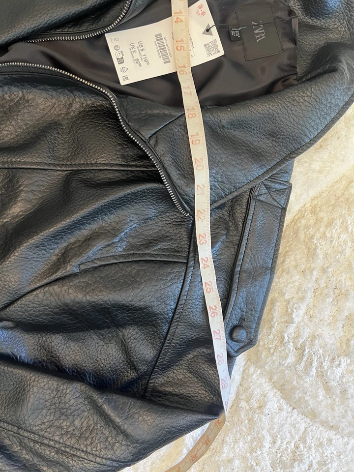 Chaqueta Viral Zara Imitación Cuero Negro Cuello Embudo Talla XS Nueva con Etiquetas Foto 4 de 4