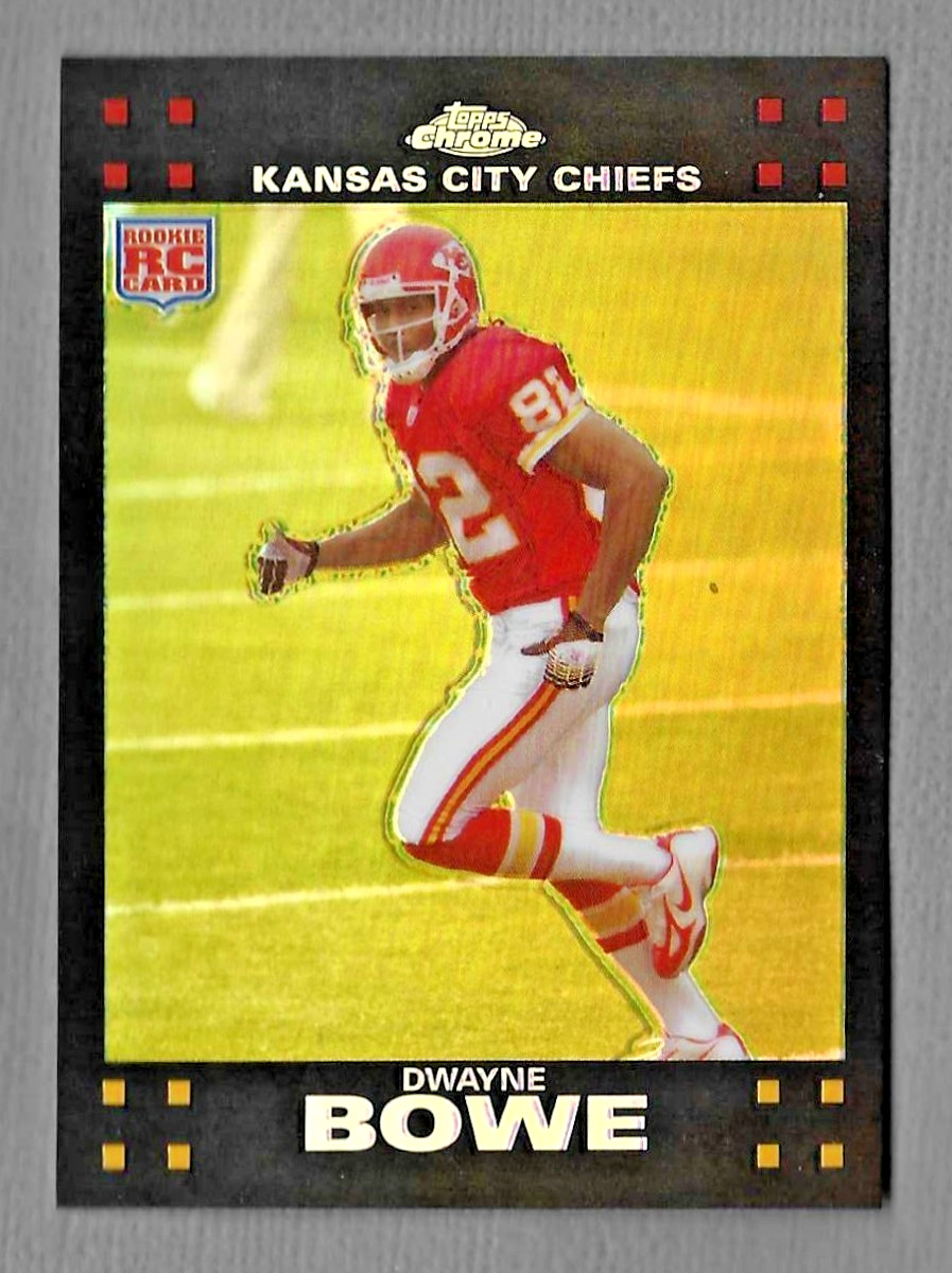 DWAYNE BOWE 2007 TOPPS CHROME FOOTBALL ROOKIE RC REFRACTOR CARD #TC203 CHIEFS