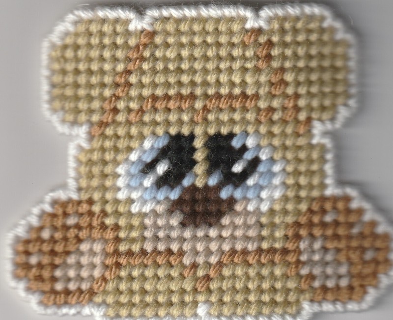 BEAR -- CUDDLY CRITTER MAGNET -- PLASTIC CANVAS