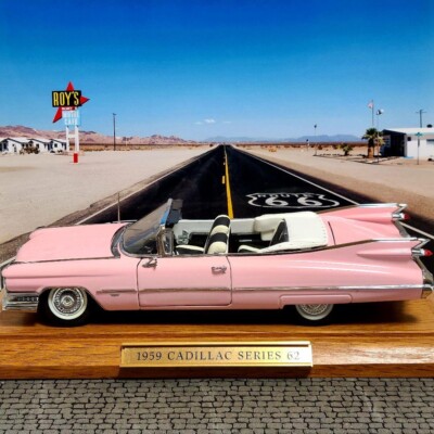 Danbury Mint 1959 Cadillac Series 62 Convertible 1/24 Scale W/Case