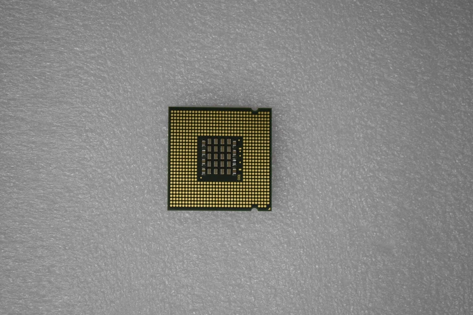 Intel Pentium D Dual Core 820 2.80GHz 800MHz  Socket PLGA775 Processor SL8CP - Image 2 of 2