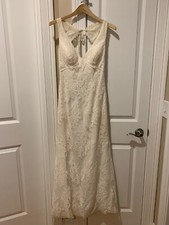 Galina Flower Lace V-Neck Dress David’s Bridal Size 6 Ivory Wedding Elegant