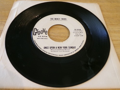 The Mincy Twins 45 - School Girl - Groove 58-0048 White label promo - Picture 2 of 2