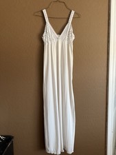 Vtg Vassarette Women  s Nightgown