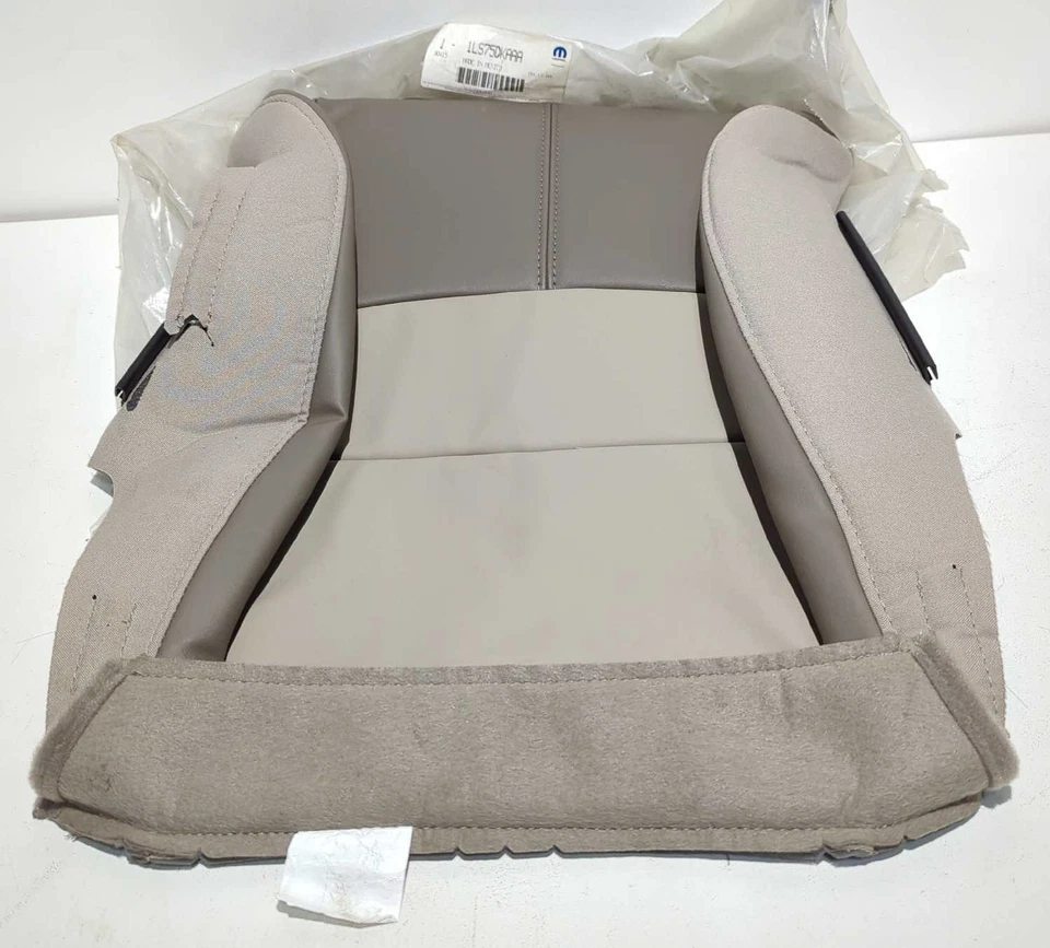 Nueva cubierta de asiento de cuero delantera genuina OEM Chrysler 2007-2009 Pt Cruiser Limited Foto 3 de 4