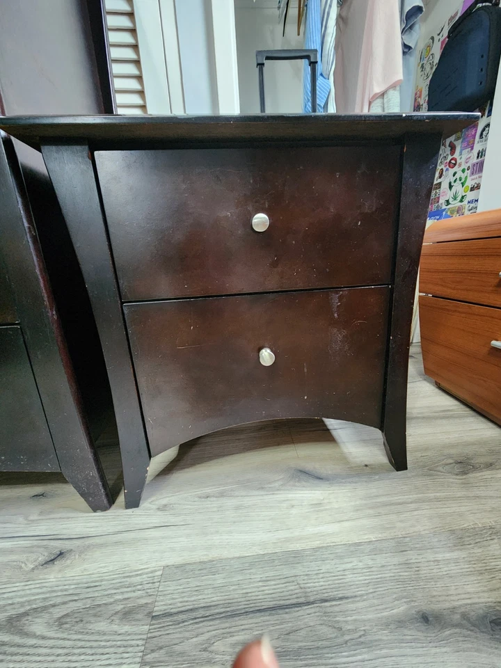 Cómoda y mesita de noche usada, negra, madera maciza, hecha en India Foto 4 de 4