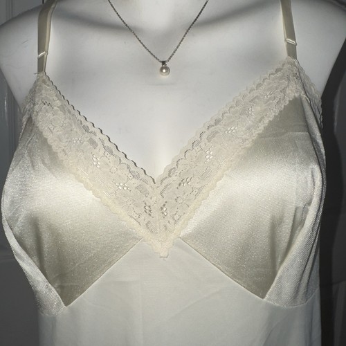 Vanity Fair Vintage Slip Silky Nylon Lace Womens Sz 40 Beige Fairy Glam