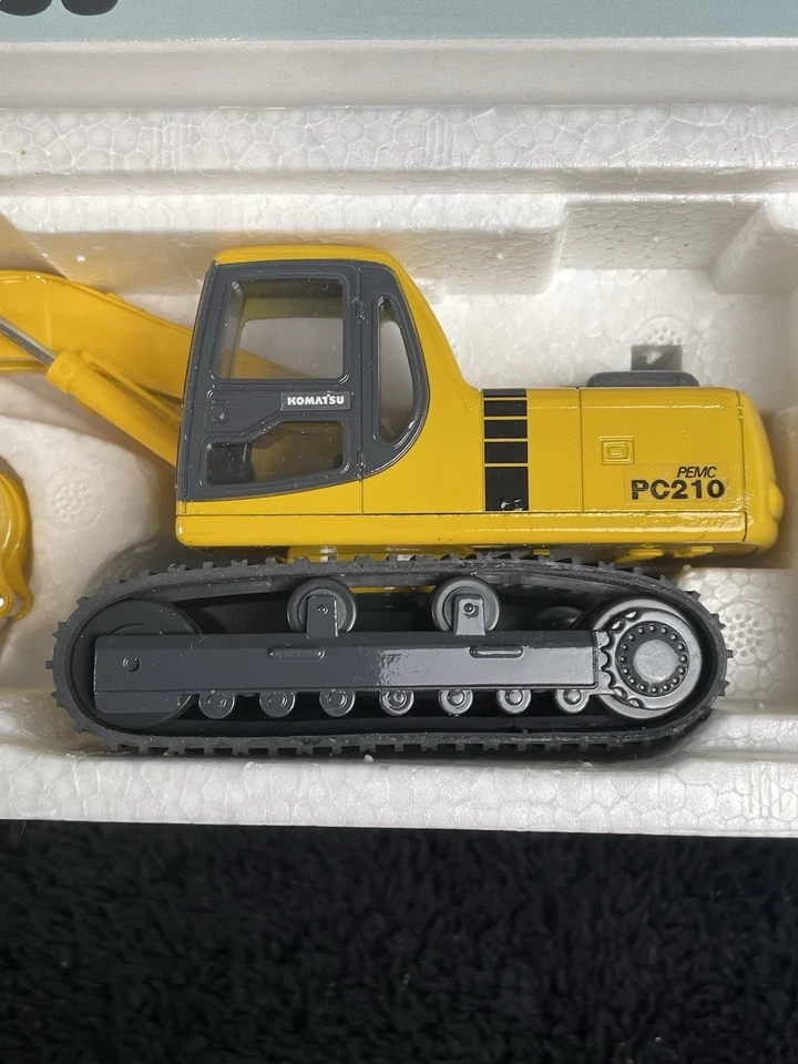 Komatsu PC210 PEMC Excavator Goodswave 1:43 Scale Diecast Model Vtg Tokyo JAPAN - Image 2 of 4