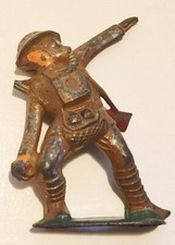 Manoil M56 No. 31, Bomb Thrower Soldier With Gas Mask. Two Grenades on Pouch