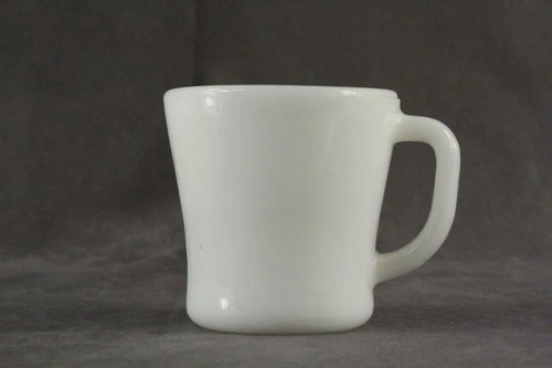 VINTAGE Kitchen Signed FEDERAL Milk Glass D Handle Coffee Mug