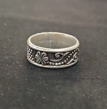 Beautiful And Stylish Handmade 925 Sterling Silver Flower Design Band Ring