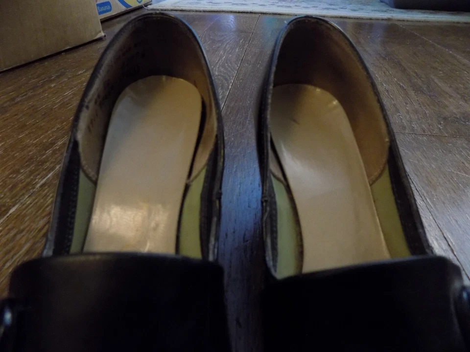 Mocasines De Colección Queen Quality Negro Patente Correa Ancha Botón 2" Tacones Años 60 6.5 Mod Foto 3 de 4