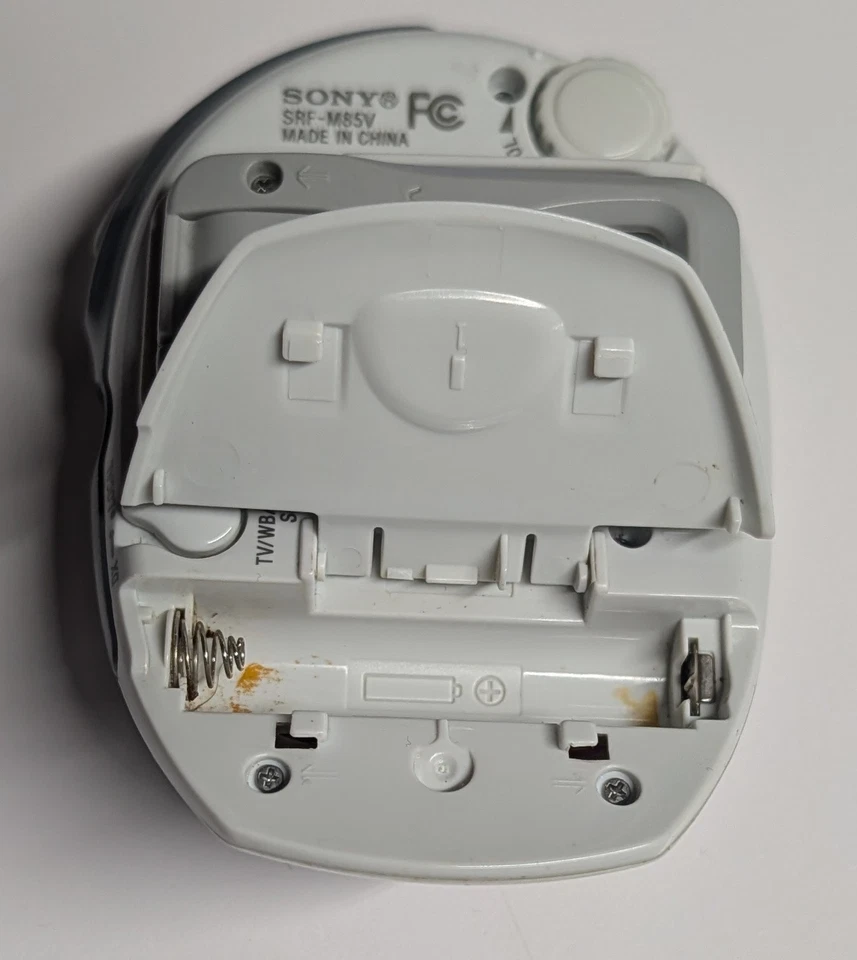 Sony S2 TV Weather FM/AM Walkman SRF-M85V Belt Clip Mega Bass Tested Working - Image 3 of 4