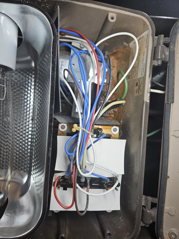 Luz de inundación GE Power 120V 400W PF1S40S1A26X6DBP iluminación sin probar solo para piezas Foto 4 de 4