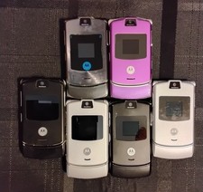 Lot of 5 Motorola Razr V3  1 V3i Vintage Cell Phones 2 New  accessories