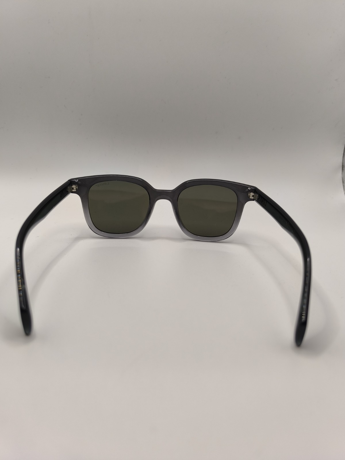 Brand New LEVI'S sunglasses With Cleaning Cloth And Branded Case image 8
