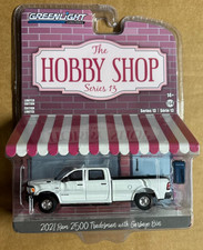 Greenlight 1:64 2021 Ram 2500 Tradesman w/Garbage Bin White Model 97130F