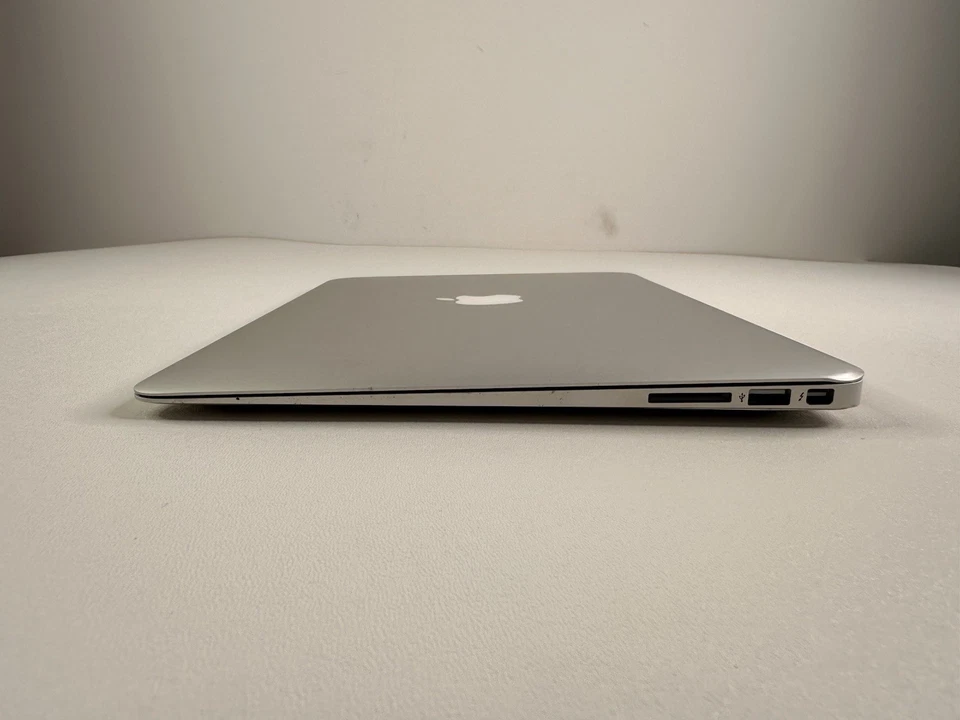 Mac Book Pro 2017 Model A1466 - Image 4 of 4