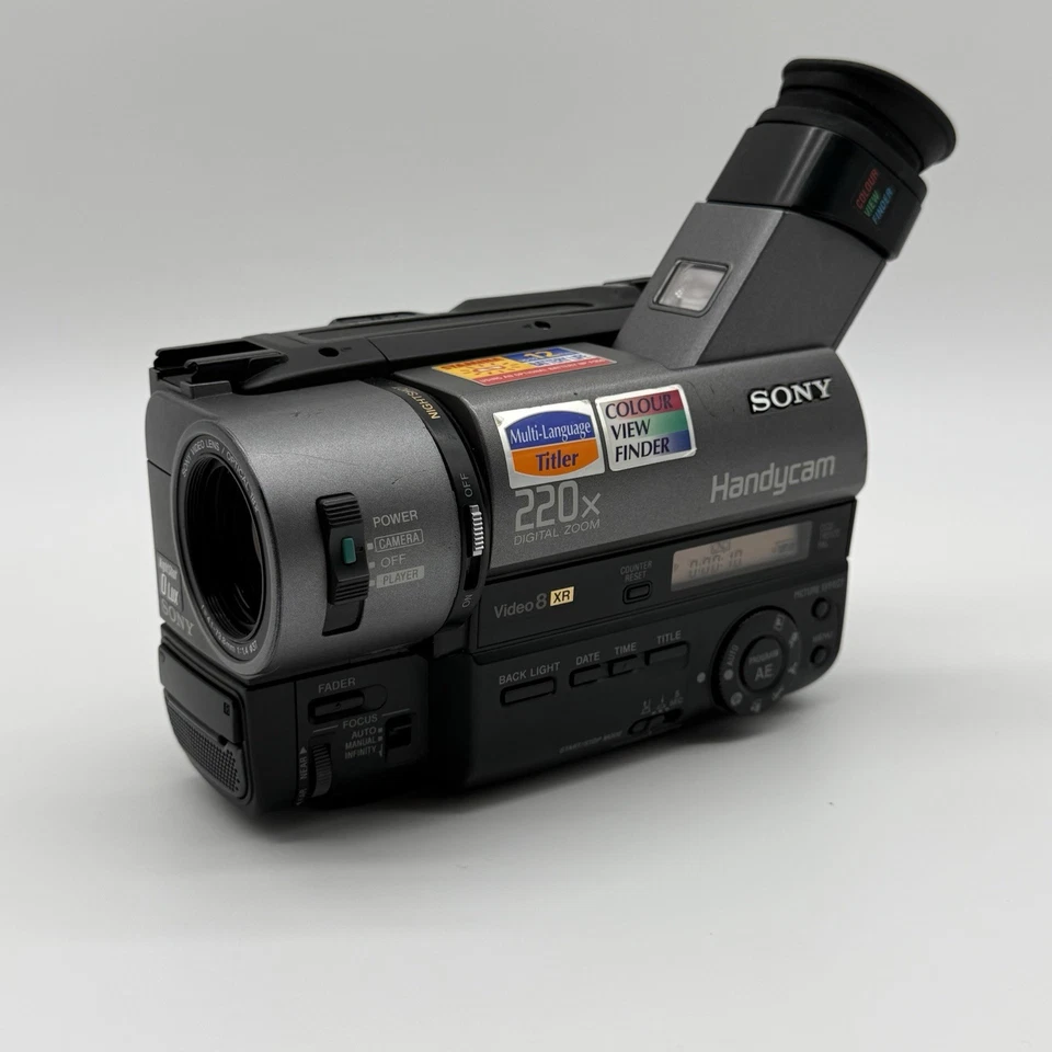 Sony Handycam CCD-TR512E PAL Video 8 Camcorder Bundle Foto 2 de 4