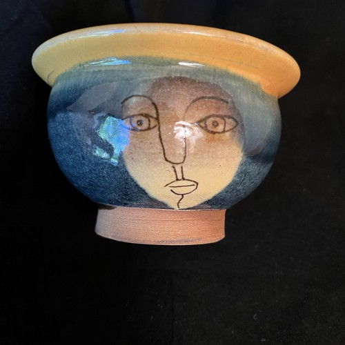 Piccola ciotola ceramica artistica 2 facce femminili firmata blu giallo 4" stile Picasso smaltata - Foto 2 di 13
