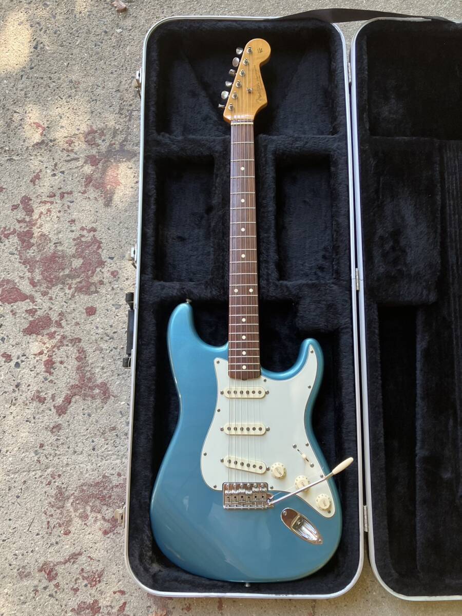 Electric Guitar Fender Classic 60s Stratocaster 1999 Blue Electric Guitar Fender Classic 60s Stratocaster 1999 Blue