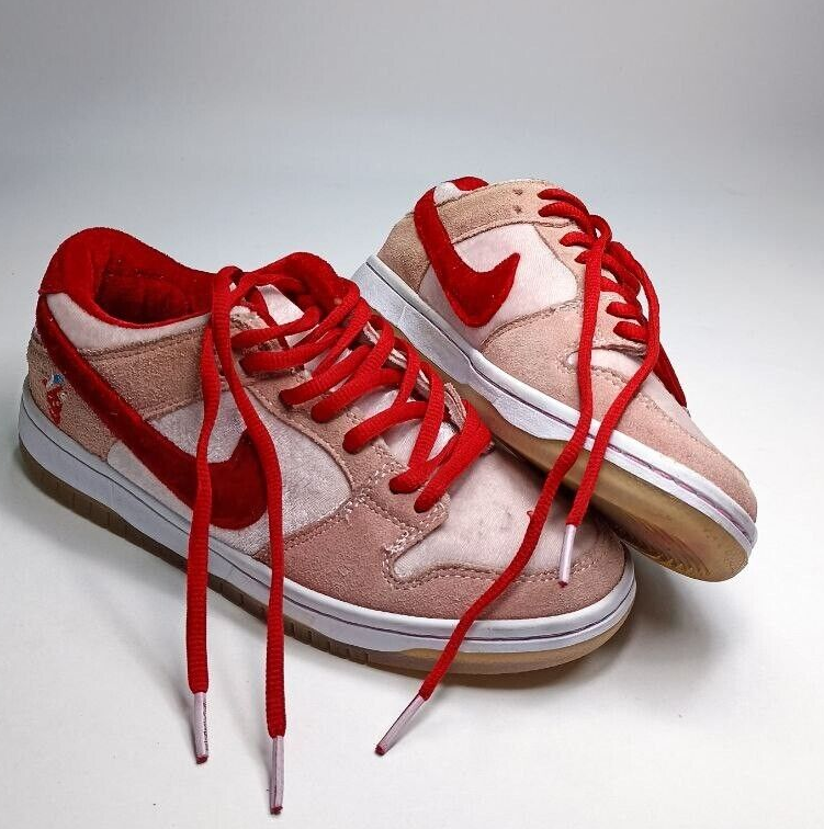 Level A - Nike Dunk Low SB x StrangeLove Valentines Day Level A - Nike Dunk Low SB x StrangeLove Valentines Day